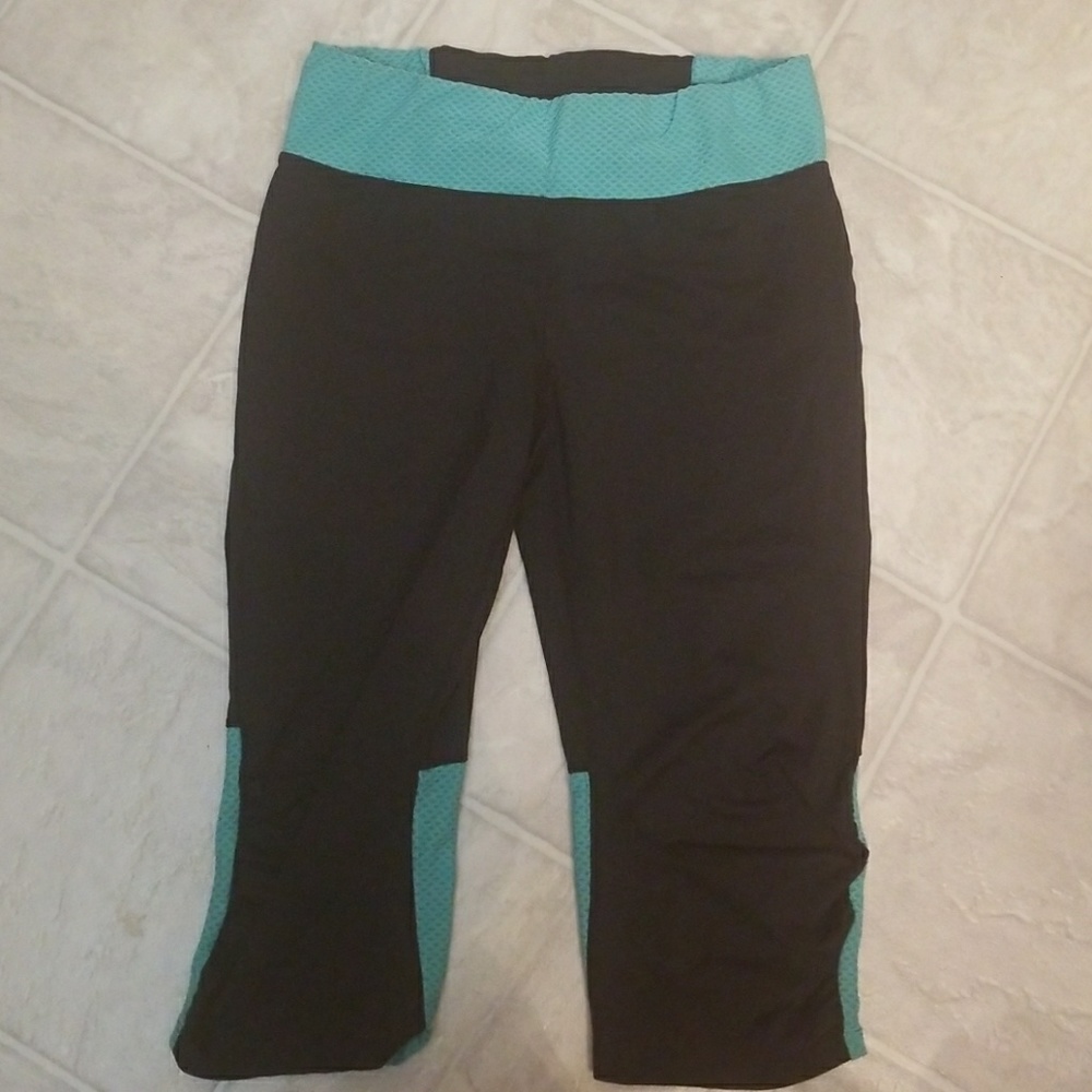 Calvin Klein capri yoga pants